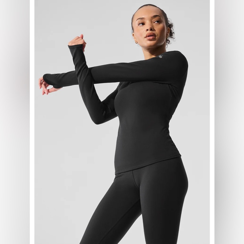 Alo Yoga Airbrush Warm Nocturne Long Sleeve in black